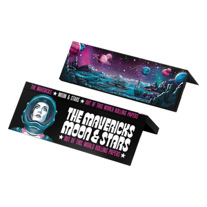 Rolling papers featuring space-themed artwork and ’The Mavericks Moon & Stars’ branding.