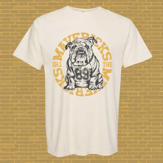 T-shirt with bulldog graphic.