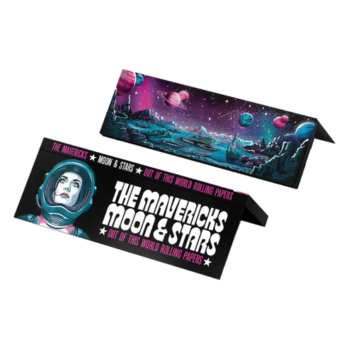 Rolling papers featuring space-themed artwork and ’The Mavericks Moon & Stars’ branding.
